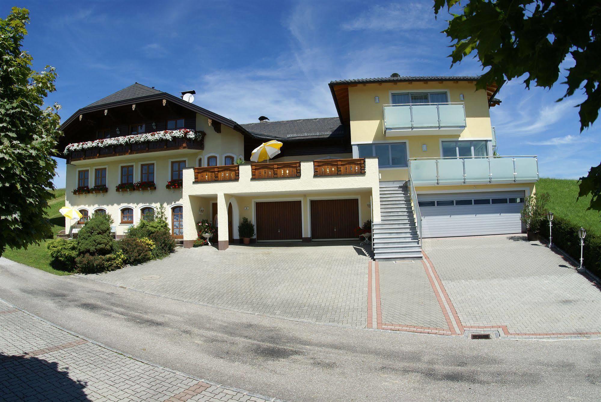Gaestehaus Stabauer Mondsee Eksteriør billede