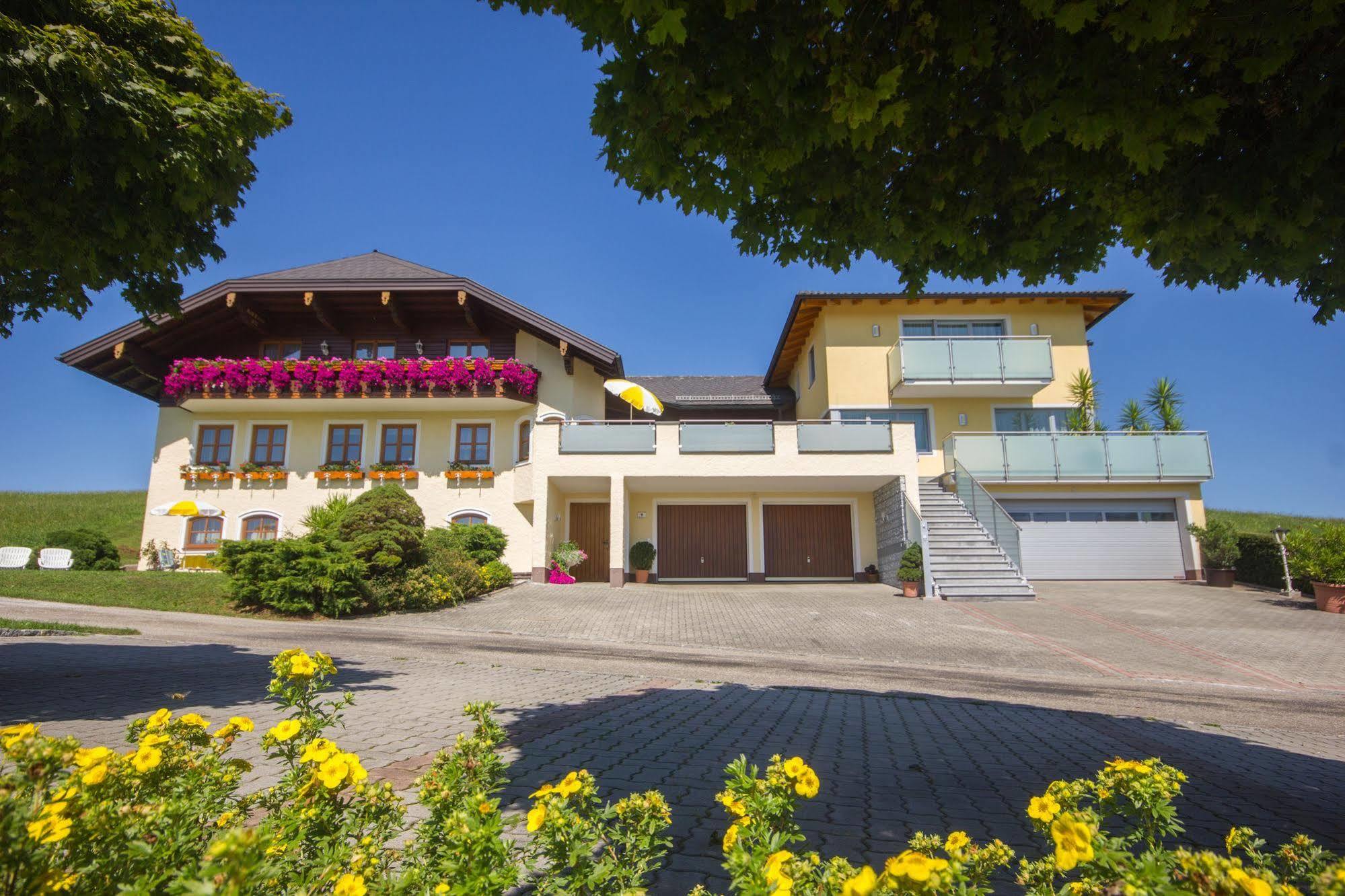 Gaestehaus Stabauer Mondsee Eksteriør billede