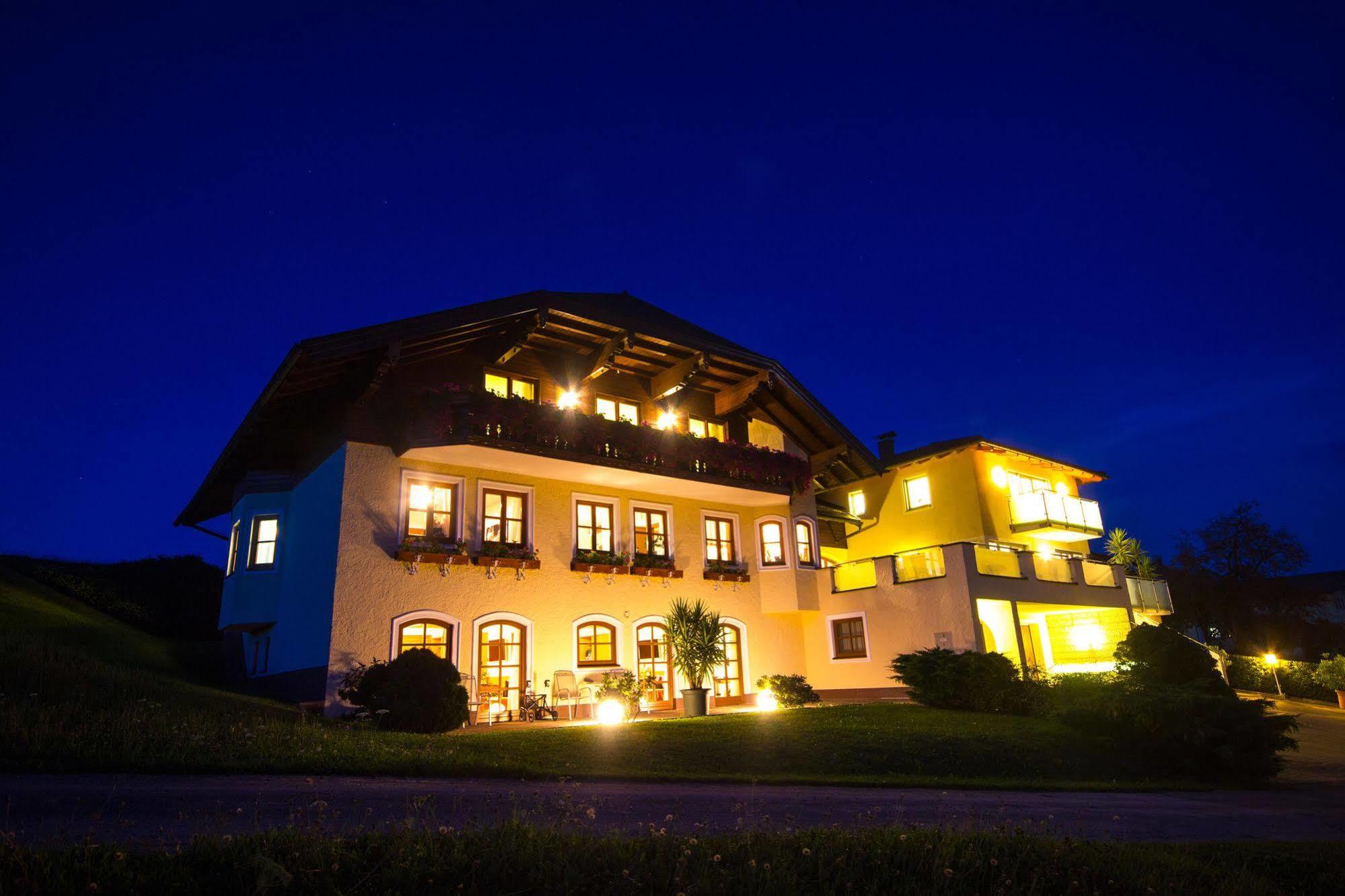 Gaestehaus Stabauer Mondsee Eksteriør billede